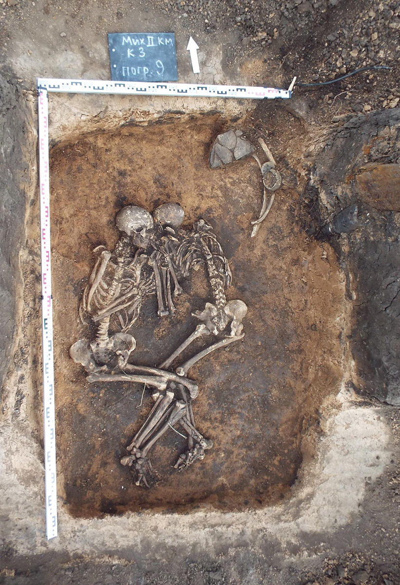 Double burial of the two plague victims in the Samara region, Russia.