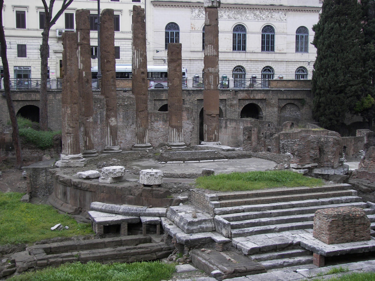 Ruins of a Roman temple at the archaeological site (photo: Wikipedia).