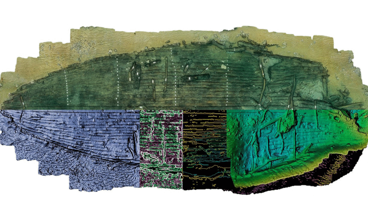 An artistic treatment of the discovered shipwreck. The upper half of the model illustrates the wreck as excavated. Below this, unexcavated areas are mirrored to pro­duce a complete vessel outline. Photo Credit: Christoph Gerigk/Franck Goddio/Hilti Foundation/The Guardian.