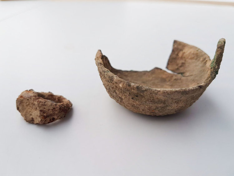 Typical Jewish vessels uncovered in the excavation. Photo: Anat Rasiuk, Courtesy of the Israel Antiquities Authority