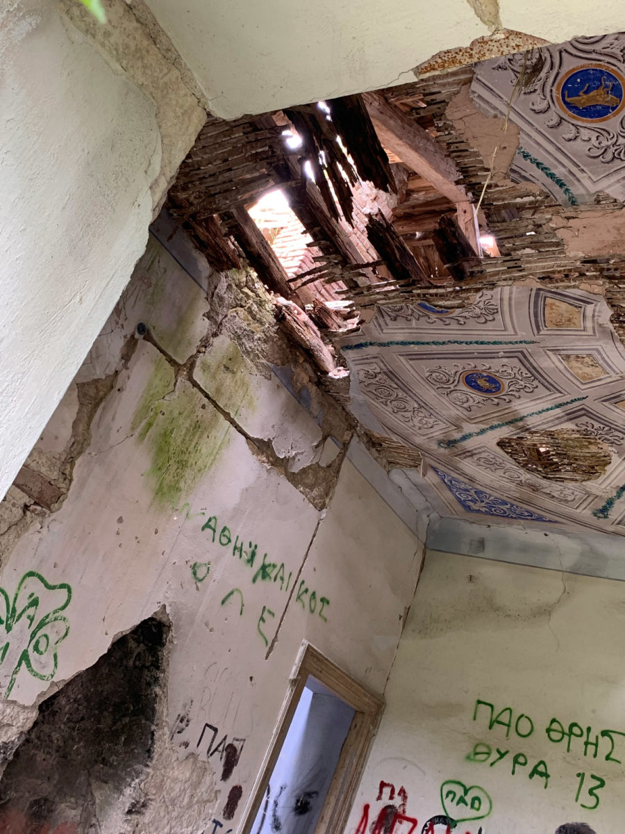 All the rooms had intricate fireplaces and a variety of ceiling paintings (photo: AMNA).