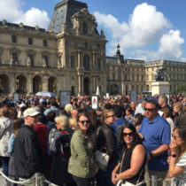 Louvre reopens after workers’ strike against large numbers of visitors