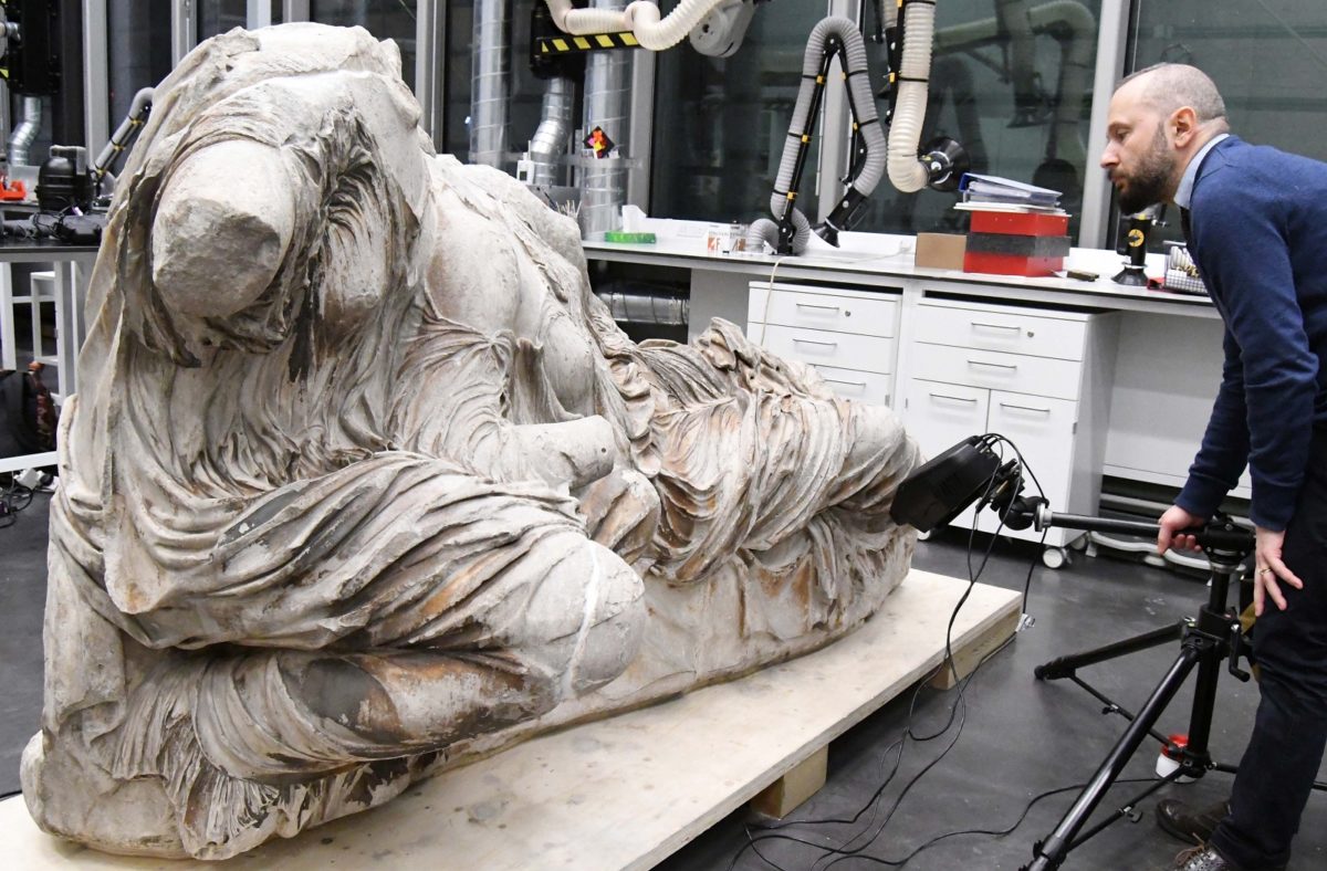 Investigations on the polychromy of Parthenon sculptures. © Katarzyna Węgłowska
