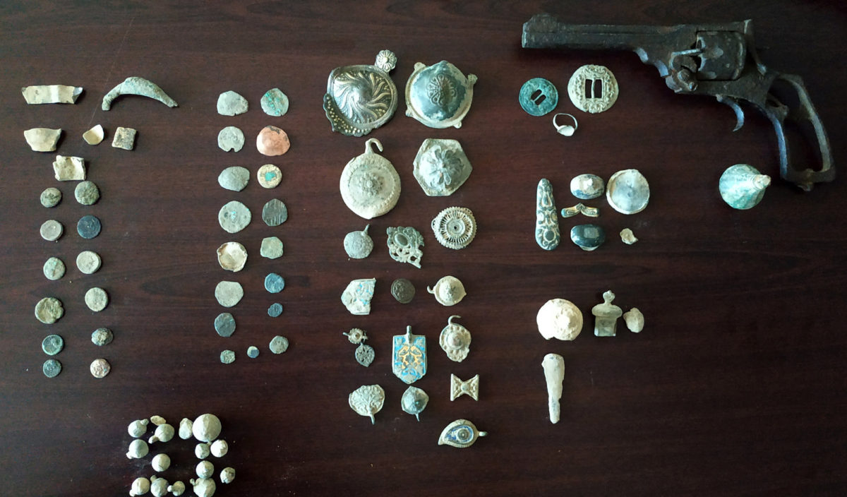 Antiquities located in an area of Northern Greece and confiscated (photo: Hellenic Police) 