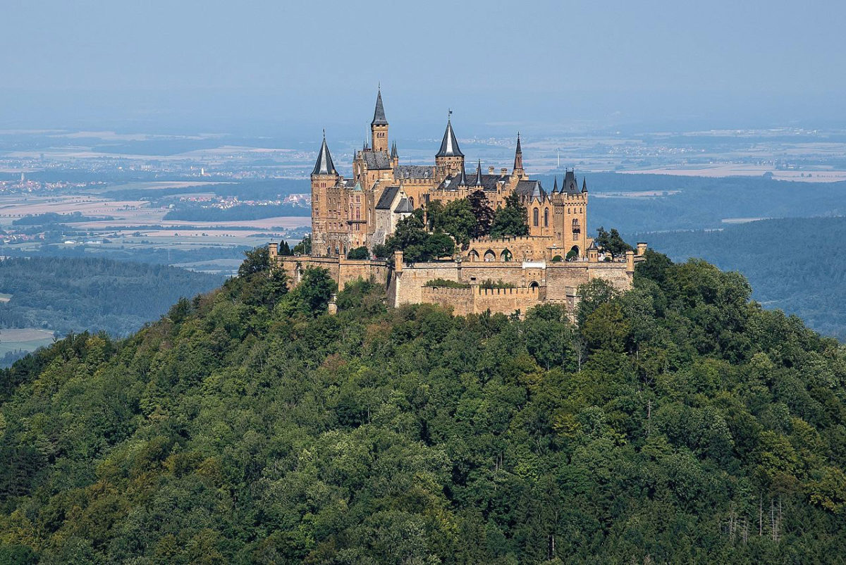 The Hohenzollern Castle (photo: Wikipedia).