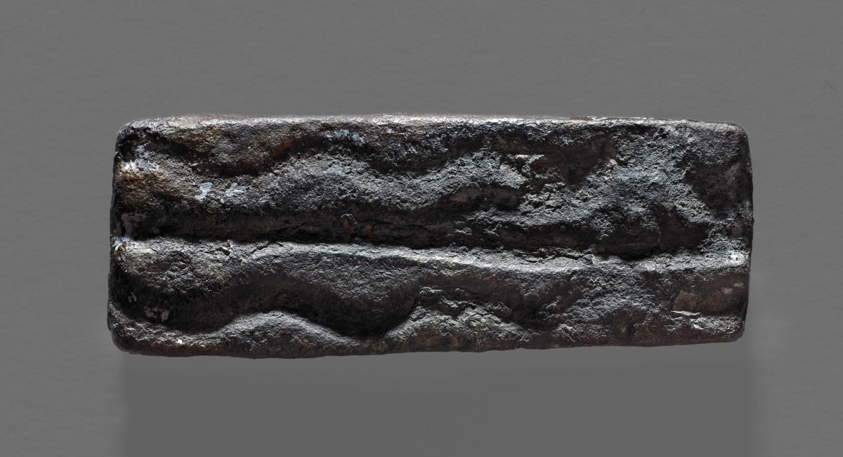 Rectangular bronze weight (around 4.8 cm long; 29.8 g) from Salcombe, Devon, England. Photo Credit: British Museum/University of Göttingen.