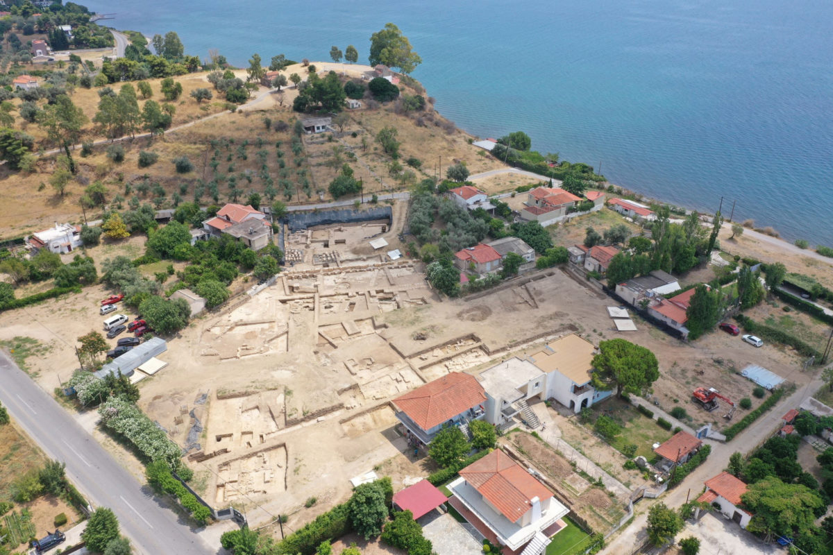 Aerial photograph of the excavation site at Palaiochoria, Amarynthos (photo: Ministry of Culture and Sports) 