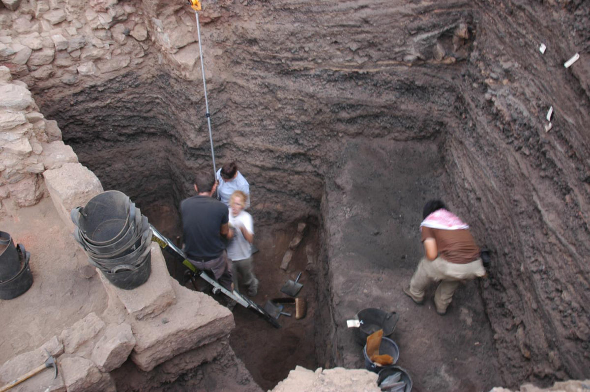 More than 6 m of copper production waste were excavated at Khirbat en-Nahas, Jordan. The excavated materials from here and other sites were used to track more than four centuries of technological and social evolution in biblical Edom. Credit: T. Levy/American Friends of Tel Aviv University (AFTAU)