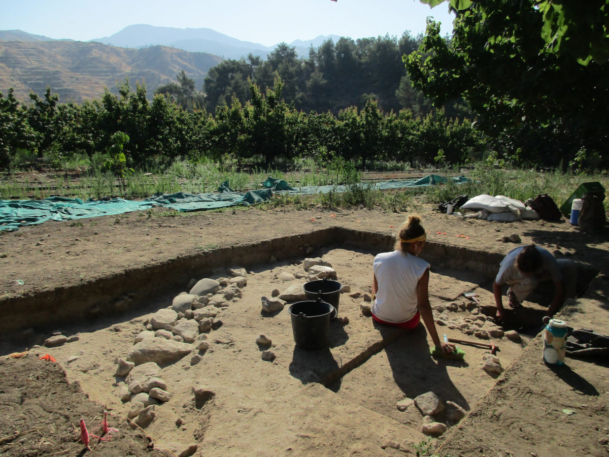 Students from North Carolina State University (USA) excavate a prehistoric fire installation at the site of Makounta-Voules. Photo: Department of Antiquities of Cyprus