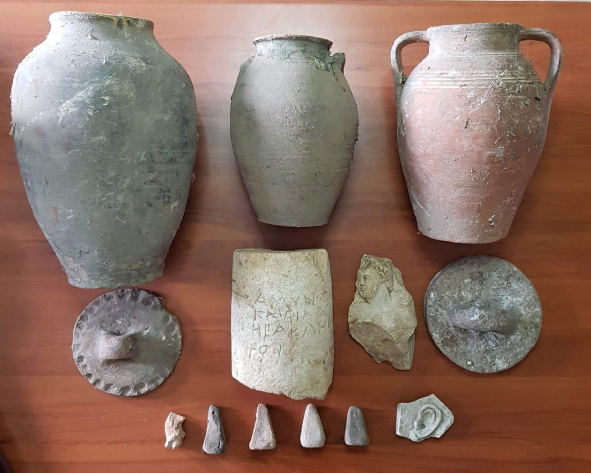 Artefacts of particular archaeological and scientific value in the illegal possession of a 77-year-old at Grevena (photo: Hellenic Police)