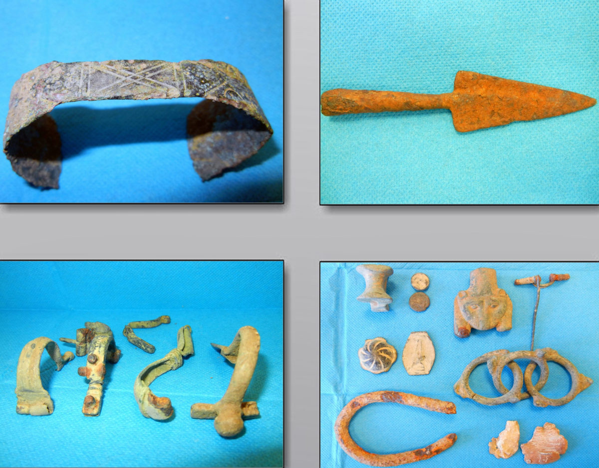 Numerous objects and coins of great archaeological value were found in investigations carried out in districts of Larissa, Karditsa and Attica (photo: Hellenic Police). 
