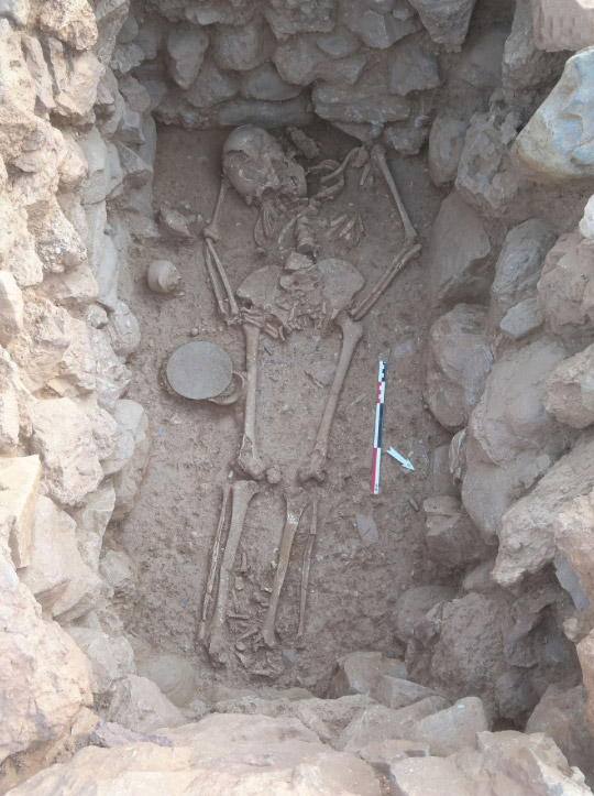Cist grave of the Late Minoan II period (©EBSA, J. Driessen).