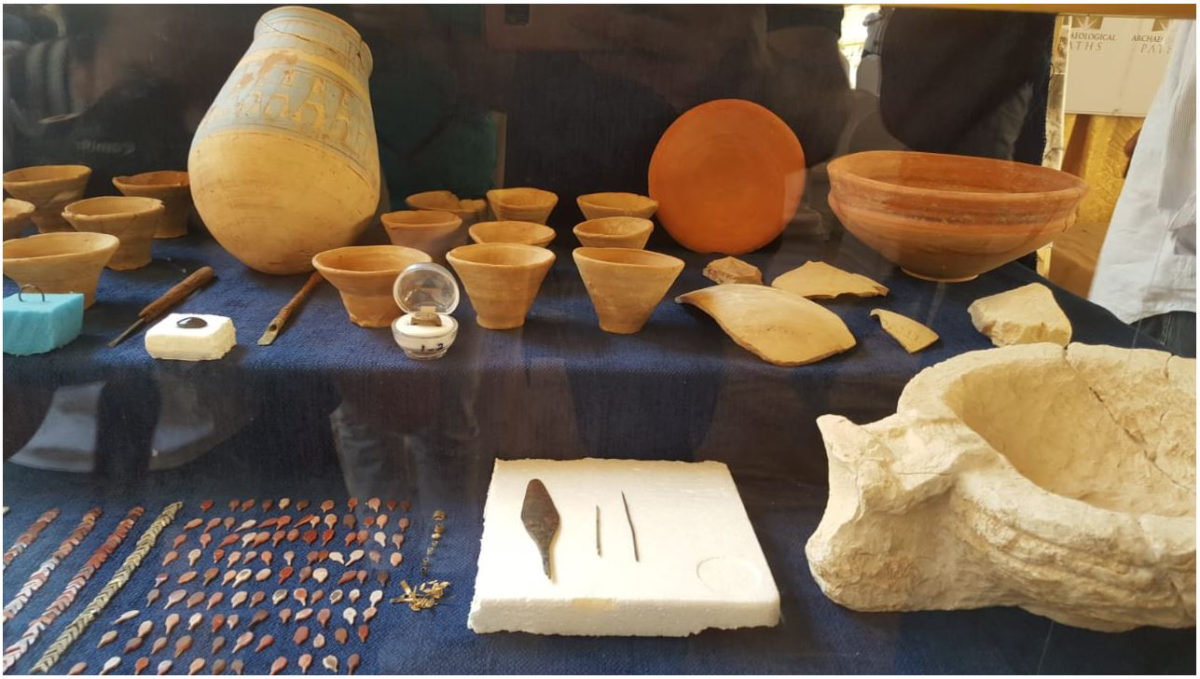 Portable finds including ring, metal objects and pottery vessels.