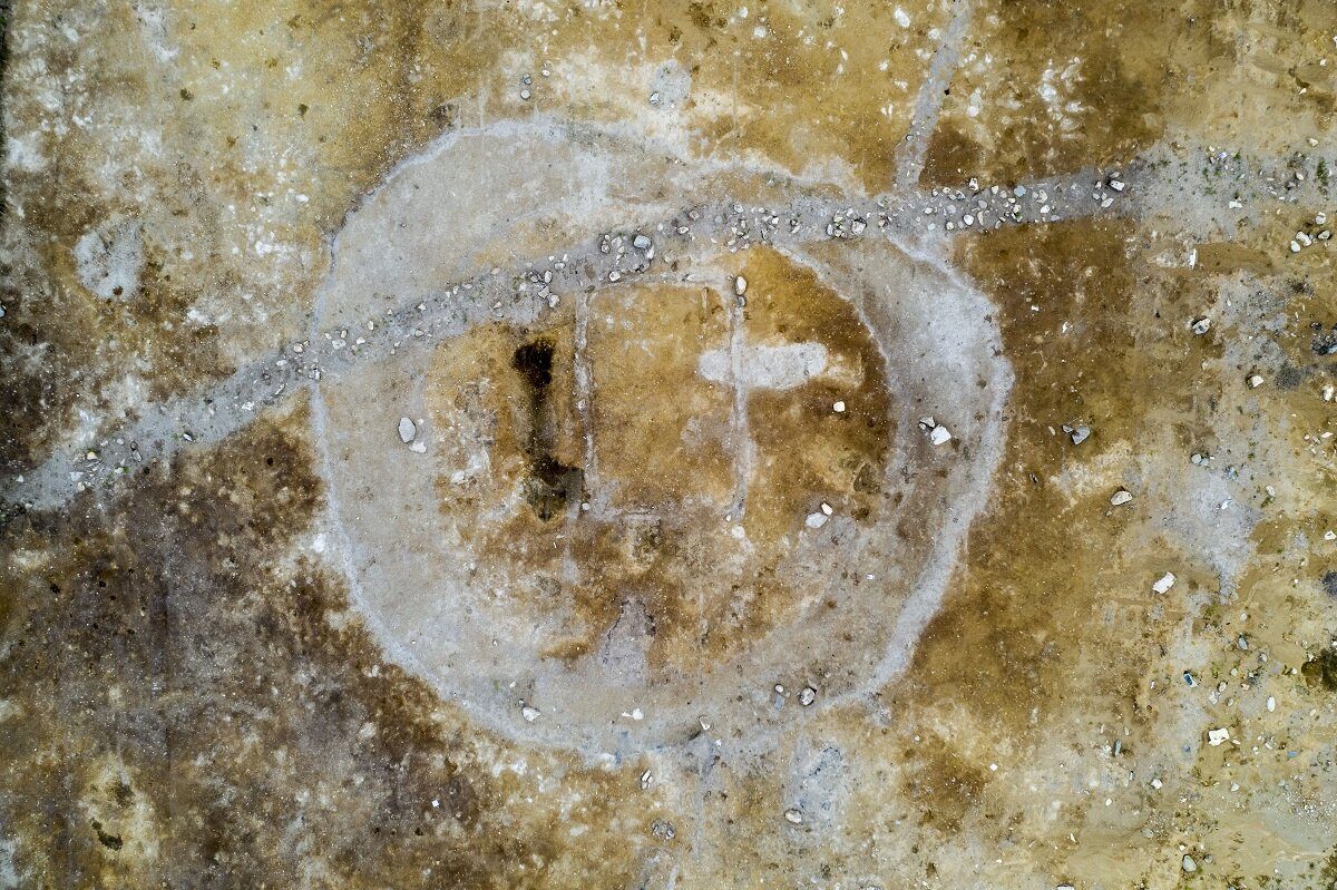 Here’s what the archaeological site looks like from the air. The picture clearly shows the discolouration around the location of the house left from the ditch that surrounded the structure. The stripe that goes across the top of the picture is from a modern-day ditch. Credit: Raymond Sauvage, NTNU Vitenskapsmuseet