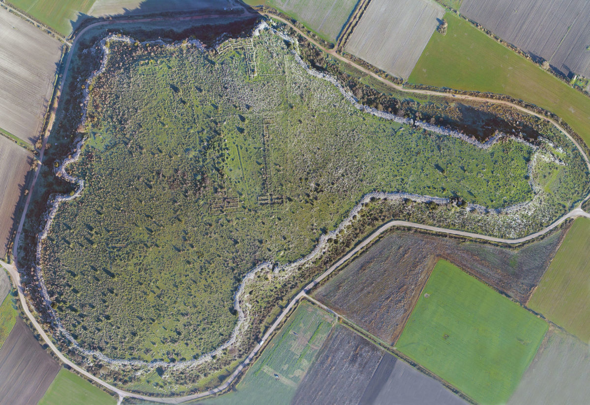 Aerial photograph of the Mycenaean acropolis of Gla in Boeotia (photo: MOCAS).