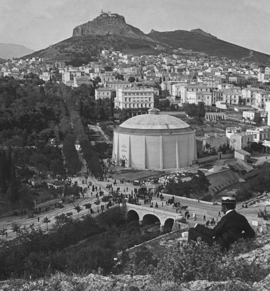 The Ilissos river, the bridge and the Thon’s Panorama in the early 20th century. Photographer unknown. Courtesy of the Library of Congress
