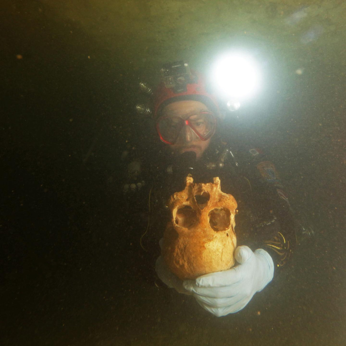 Underwater exploration of Chan Hol Cave, near Tulúm, Mexico. Credit: 
Photo by Eugenio Acevez.