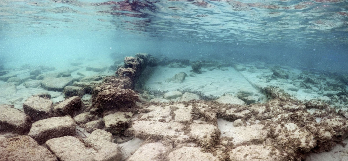 Remains of submerged buildings on the seabed of the Poros bay in Elounda (photo: Ministry of Culture and Sports)