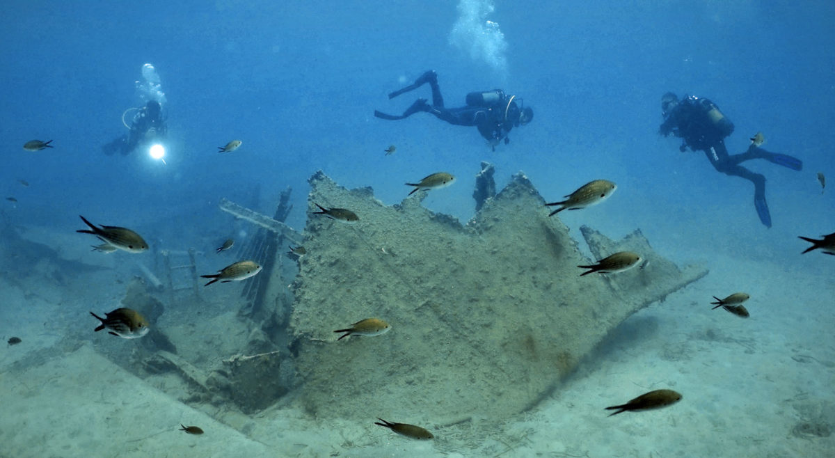 Documentation of remains of a later shipwreck to the west of the Poros bay (photo: Ministry of Culture and Sports) 