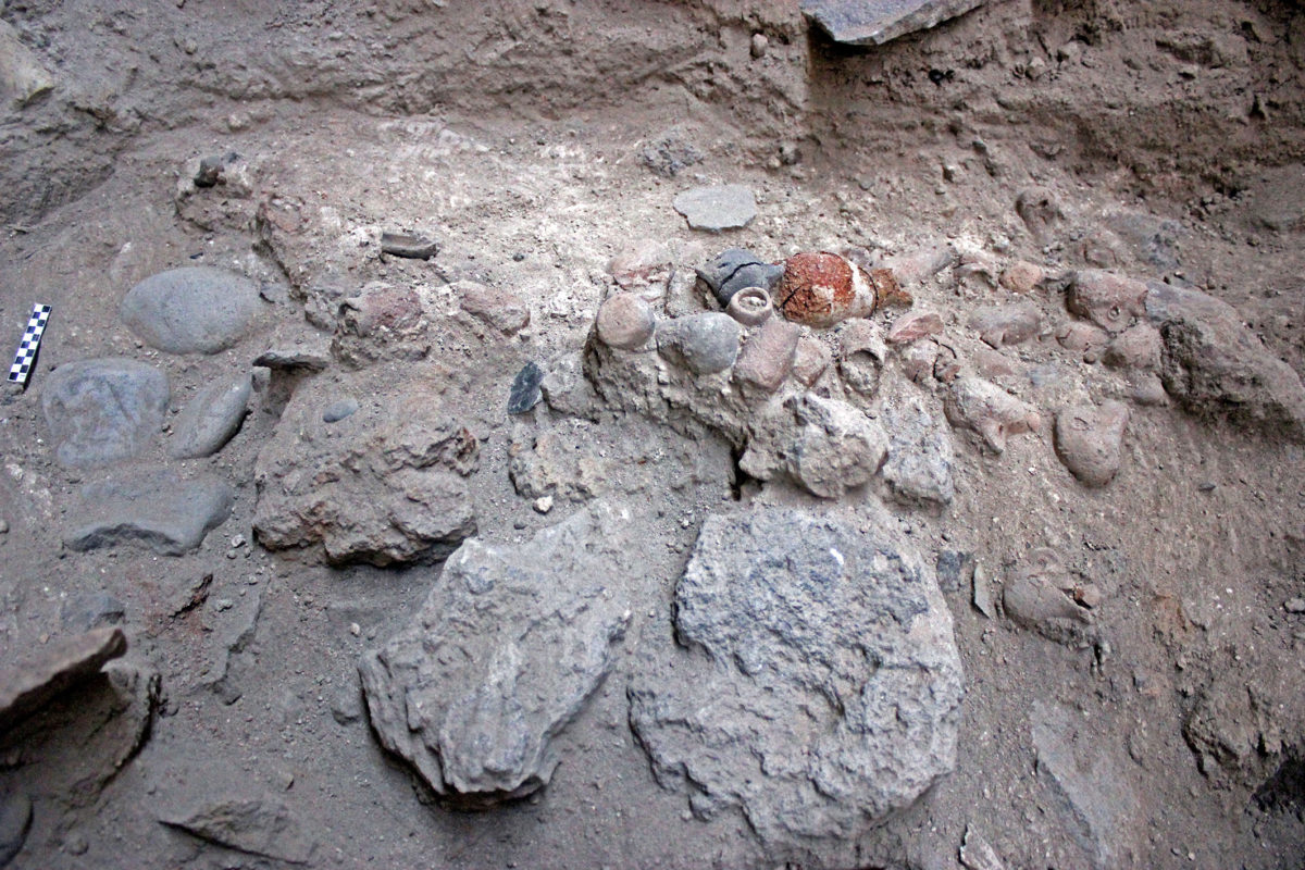 Fig. 11. One of the two clusters of Proto Cycladic miniature vessels discovered in the south west part of Area 2 (photo: Ministry of Culture and Sports)