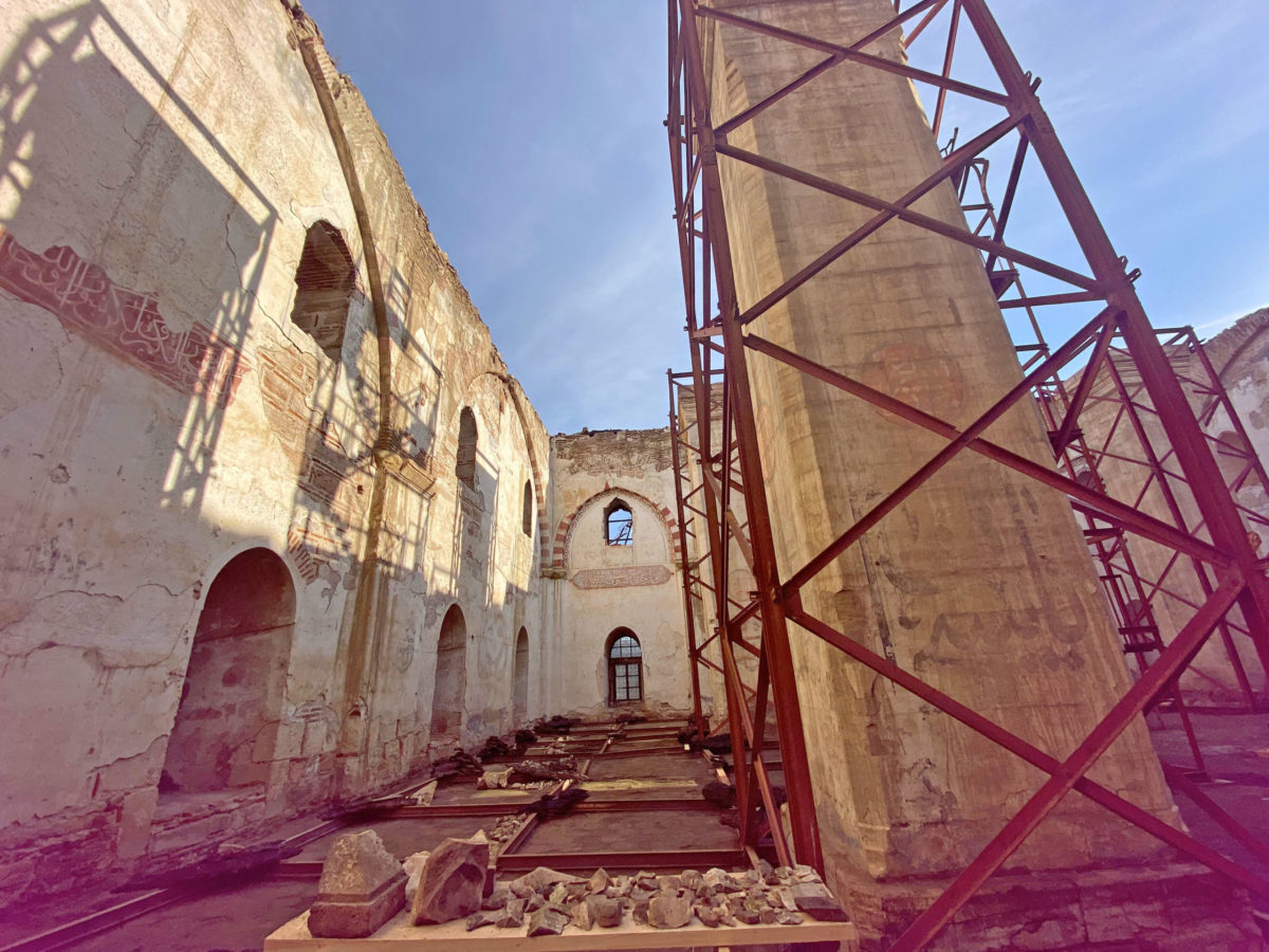 At the Beyazit Mosque photo: MOCAS) 