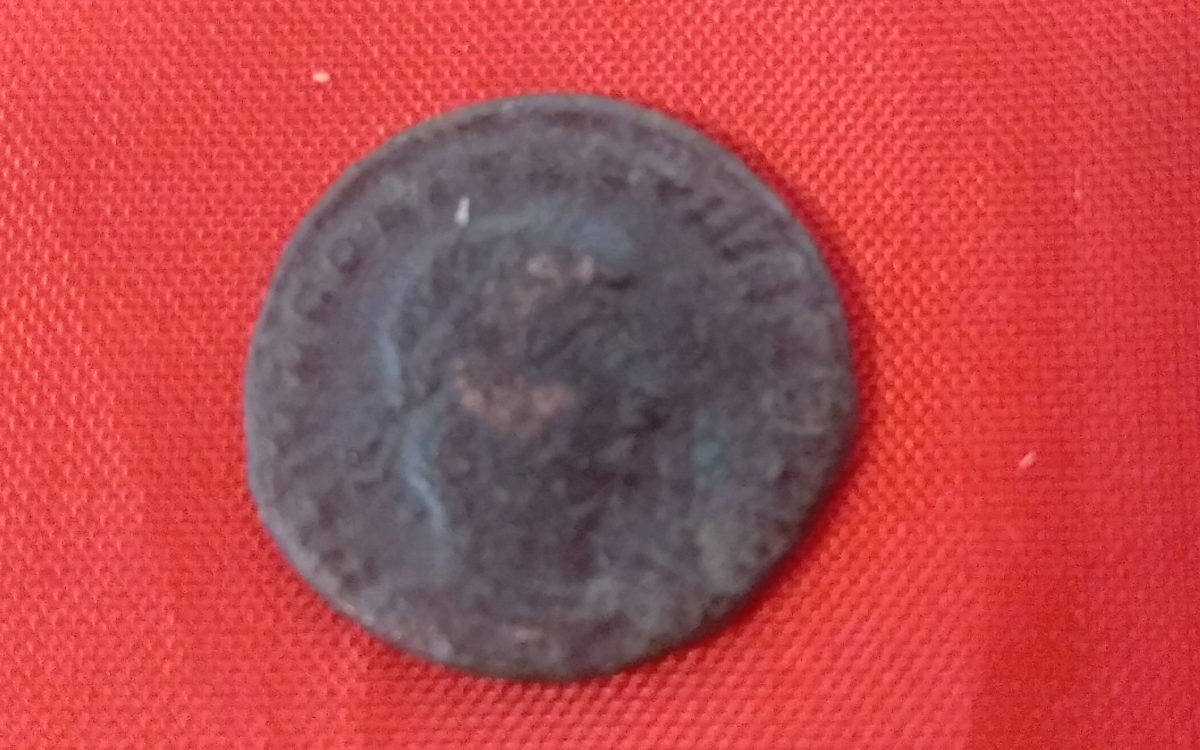 The confiscated coin from the region of Serres (photo: Hellenic Police) 