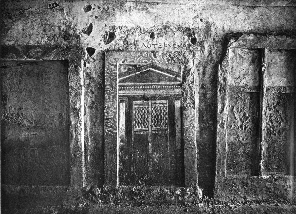 The burial chamber Ε. Loculi sealed with painted imitations of closed door upon the discovery. 
