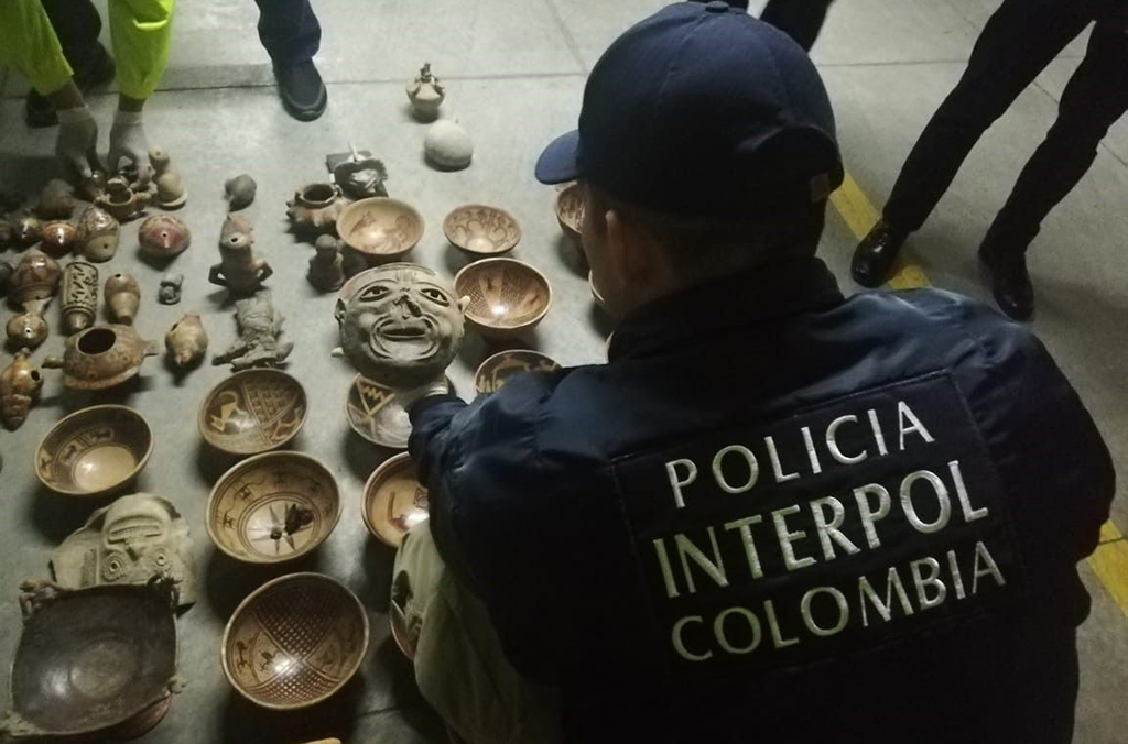 The Spanish National Police (Policia Nacional), working together with the Colombian Police (Policia Nacional de Colombia), recovered at Barajas airport in Madrid some very rare pre-Columbian objects illegally acquired through looting in Colombia.