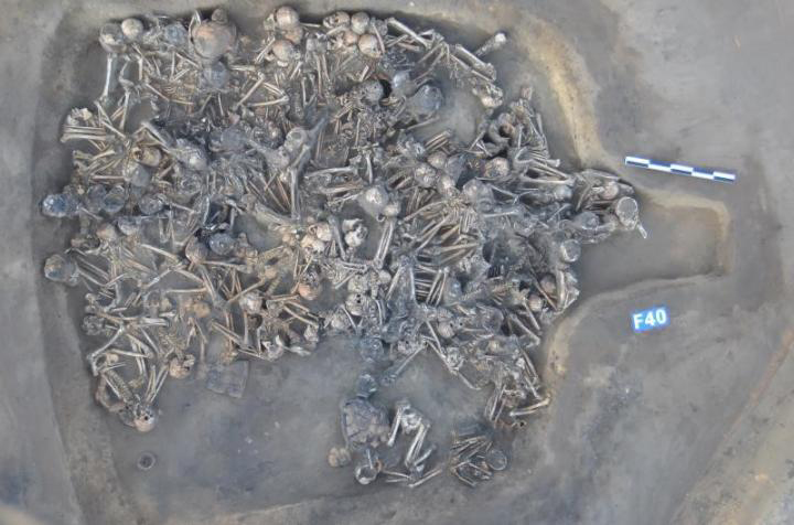 Human remains in house foundation F40 of the Haminmangha site. Credit: Yonggang Zhu, School of Archaeology Jilin University