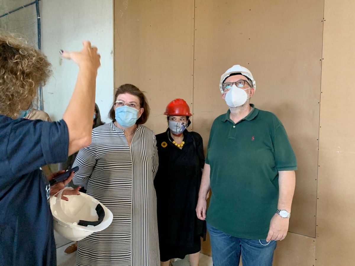 Snapshot of Minister of Culture and Sports Lina Mendoni monitoring the National Gallery construction site (photo: MOCAS). 