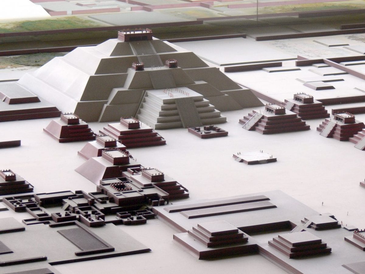 Model of the Pyramid of the Moon. 
