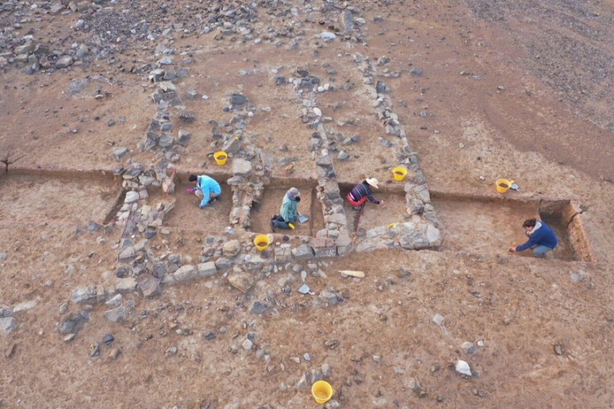 Members of the BAP team excavating an Umm an-Nar period house. Credit: NYU Abu Dhabi