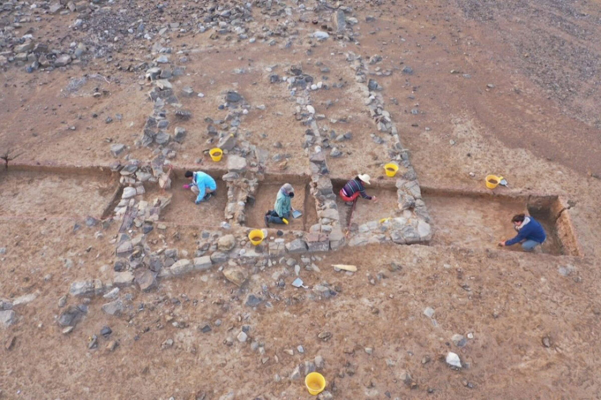 Members of the BAP team excavating an Umm an-Nar period house. Credit: NYU Abu Dhabi