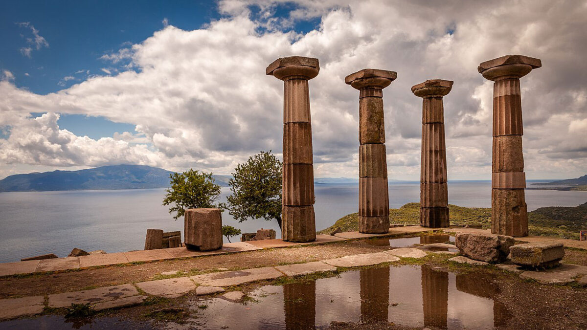 Ruins of the Temple of Athena, Assos, Turkey. Herbert Weber, Hildesheim. This file is licensed under the Creative Commons Attribution-Share Alike 4.0 International license.