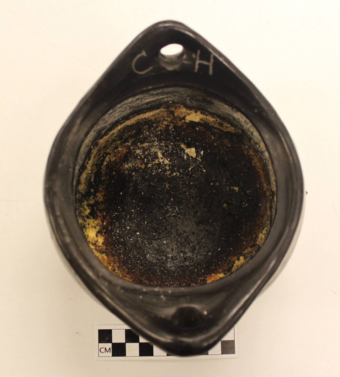 Single cooking pot. Credit: Jillian Swift.