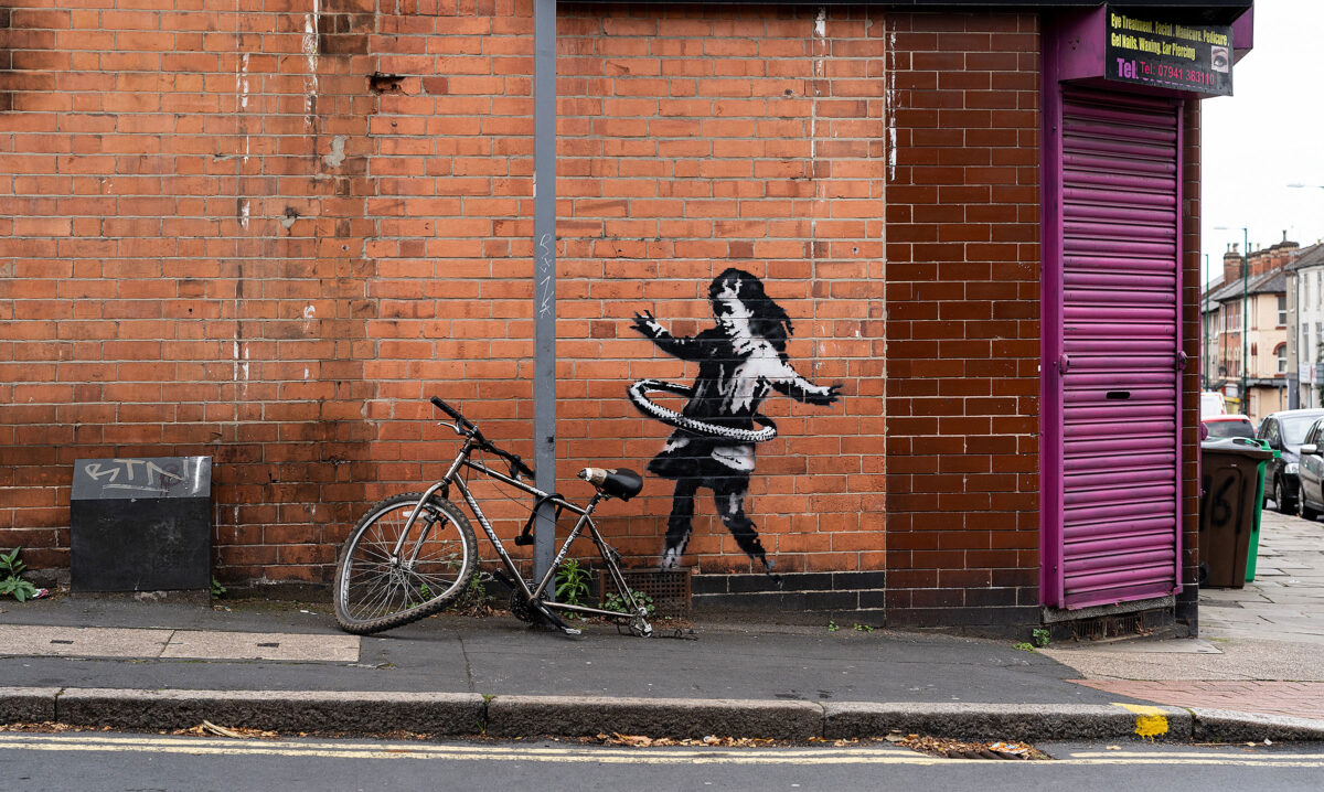 The girl with the hula-hoop is a work by Banksy (photo: banksy.co.uk).