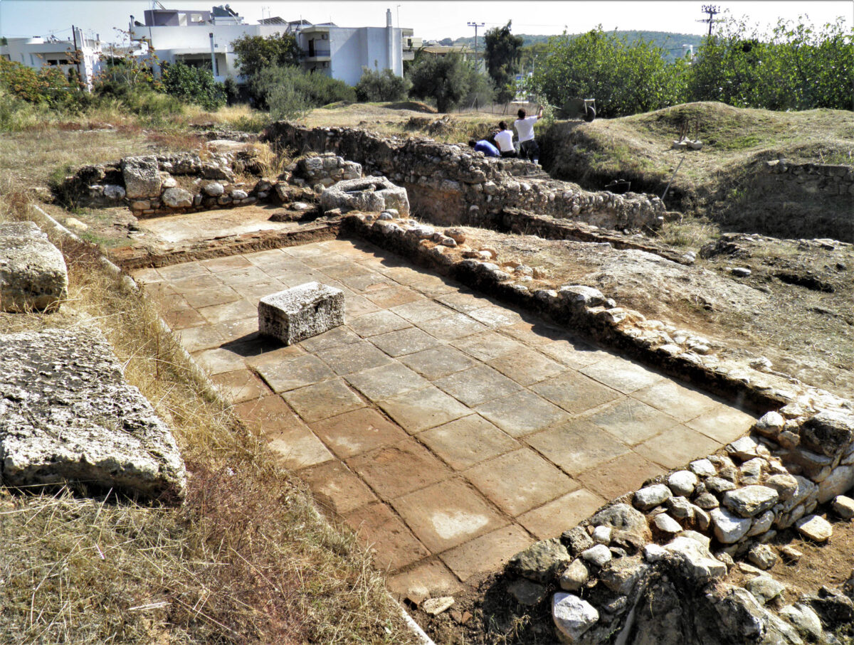 Areas with paved floors (photo: Ephorate of Antiquities of East Attica)