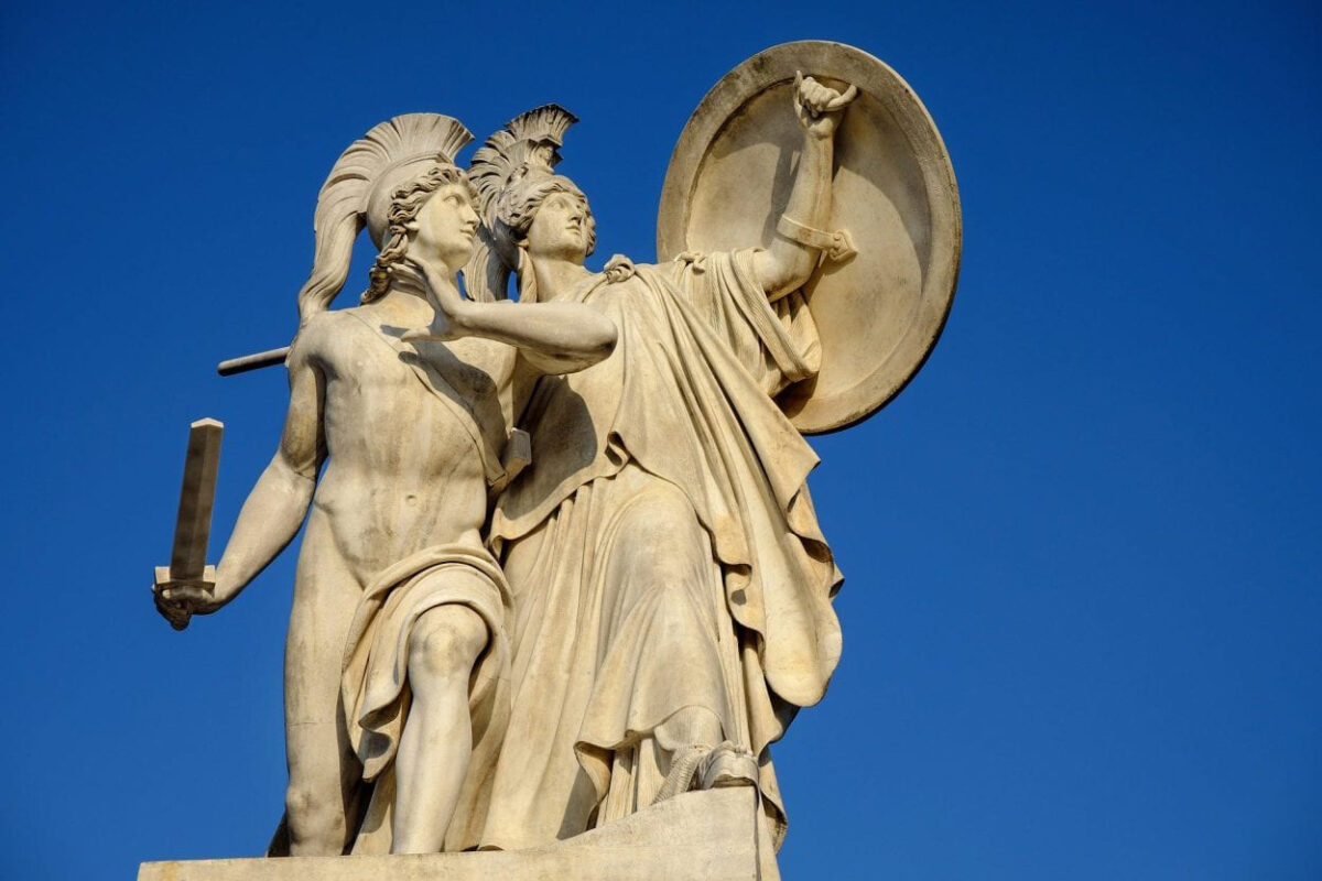 Palace bridge in Berlin, Athena protects the young hero (Der unter dem Schutze Pallas Athenes zum Kampf ausfallende Krieger) by Gustav Blaeser 1854