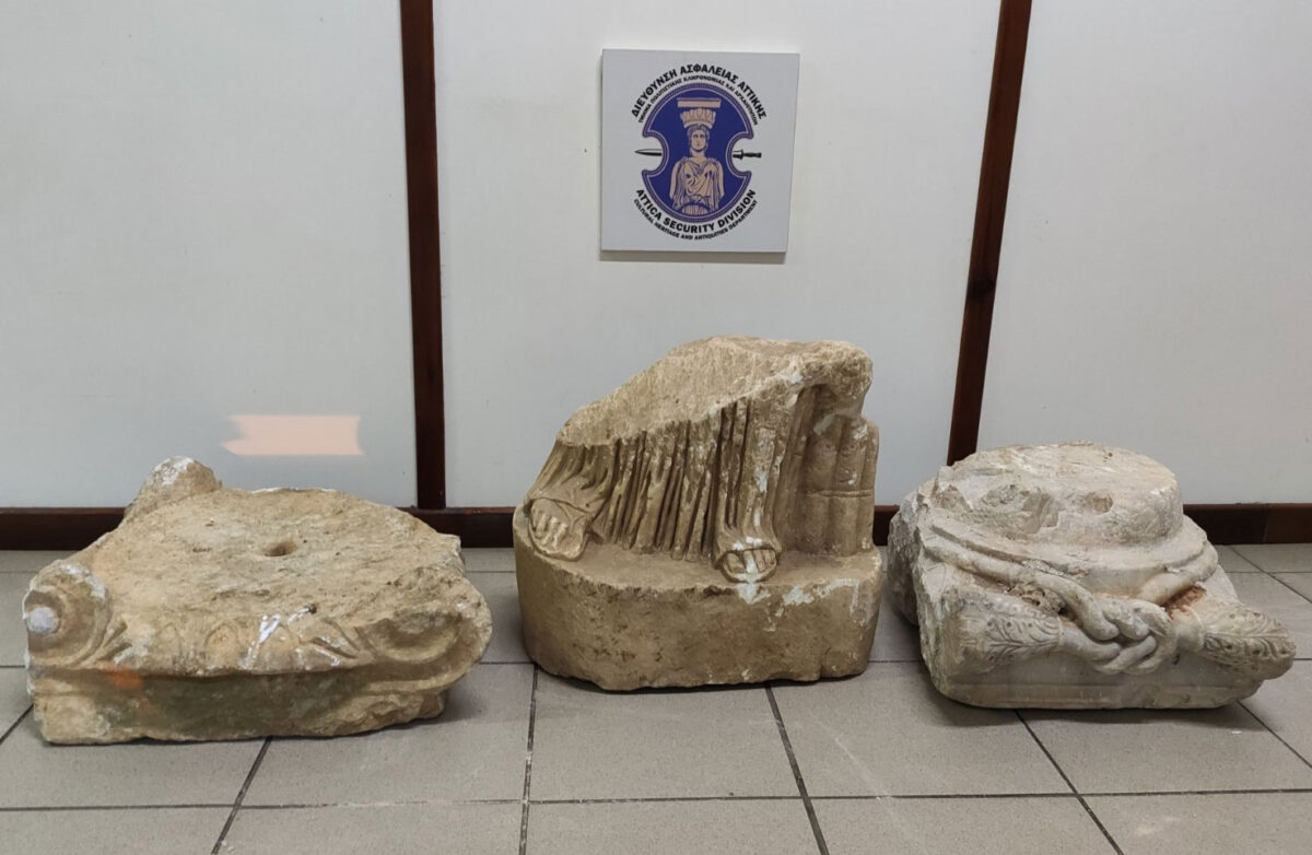 Ancient artefacts confiscated in Messenia (photo: Hellenic Police).