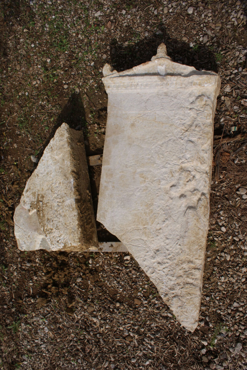 Marble funerary stele crowned with pediment. (Photo: MOCAS)