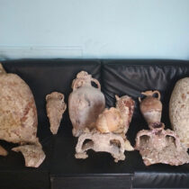 Arrest on Kalymnos for possession of ancient amphorae