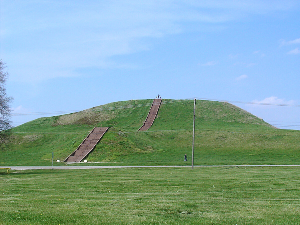 Monk's Mound a Pre-Columbian Mississippian culture earthwork, located at the Cahokia site near Collinsville, Illinois. The concrete staircase is modern, but it is built along the approximate course of the original wooden stairs. Wikimedia Commons