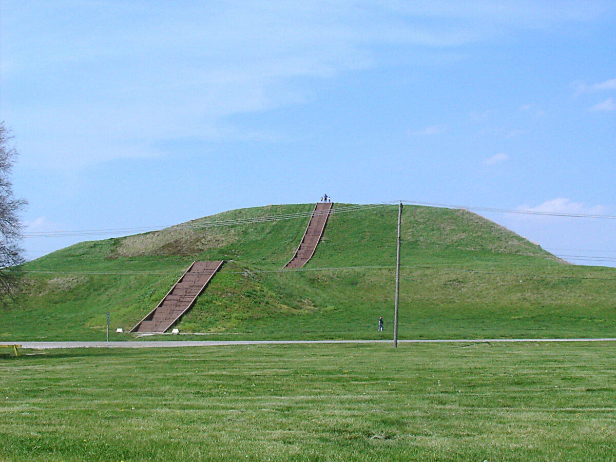 Monk's Mound a Pre-Columbian Mississippian culture earthwork, located at the Cahokia site near Collinsville, Illinois. The concrete staircase is modern, but it is built along the approximate course of the original wooden stairs. Wikimedia Commons
