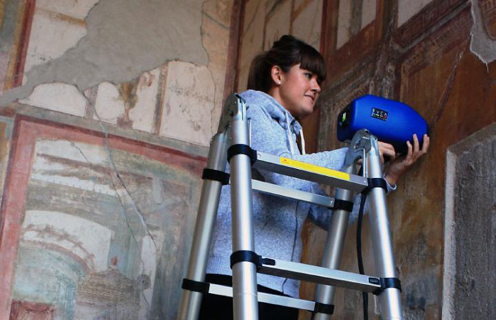 Dr Maite Maguregui of the IBeA group taking measurements in the mural paintings of Pompeii using portable tools. Credit: IBeA / UPV/EHU