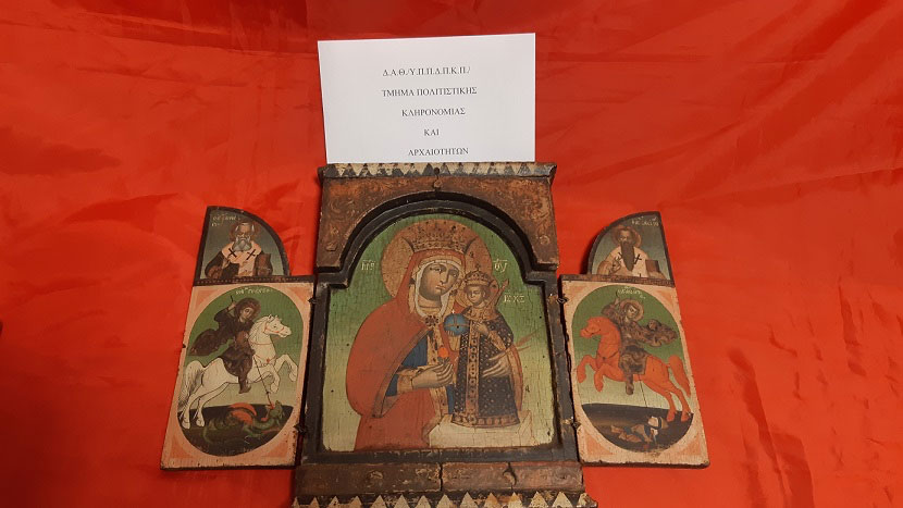According to an archaeologist from the Ephorate of Antiquities of the Region of Thessaloniki, the triptych icon comes under the protective provision of the Law on the protection of Antiquities and Cultural Heritage in General (photo: Hellenic Police)
