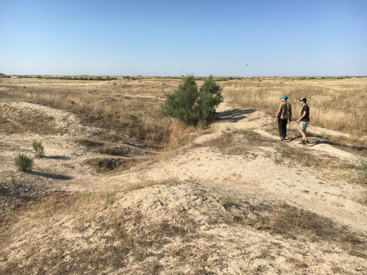 Researchers investigate an abandoned medieval canal, Otrar oasis, Kazakhstan. Credit : University of Lincoln