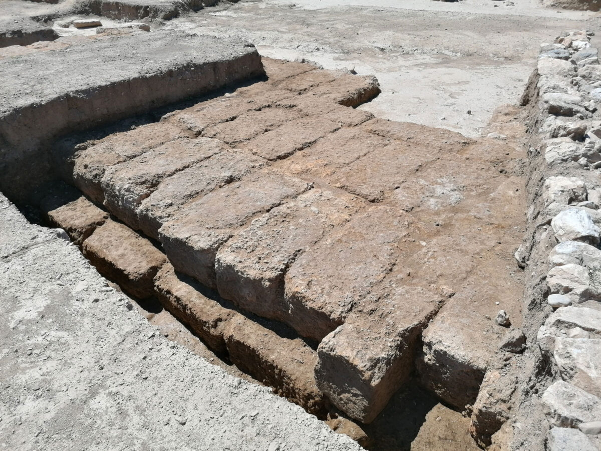 Part of the altar foundations (photo MOCAS).