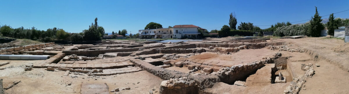 Panoramic photograph of the eastern stoa of Amarynthos (photo MOCAS).