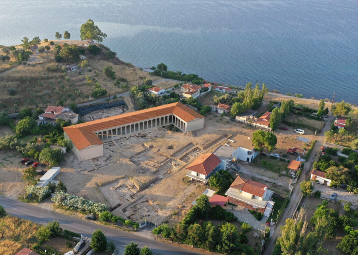 Reconstruction of the eastern stoa (photo MOCAS). 