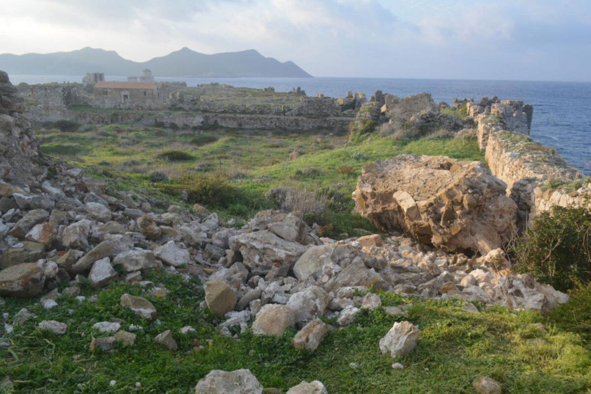 Methoni Castle. The semicircular tower in the northern enclosure after the collapse of its west side (photo: MOCAS) 